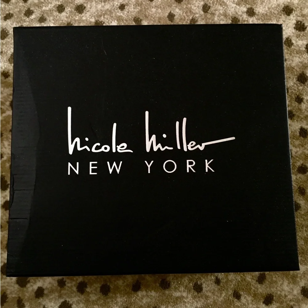 NEW NICOLE MILLER 9M ELLE Gold
Chain Chelsea Booties Boots Lug Sole Zip closure - Picture 11 of 12